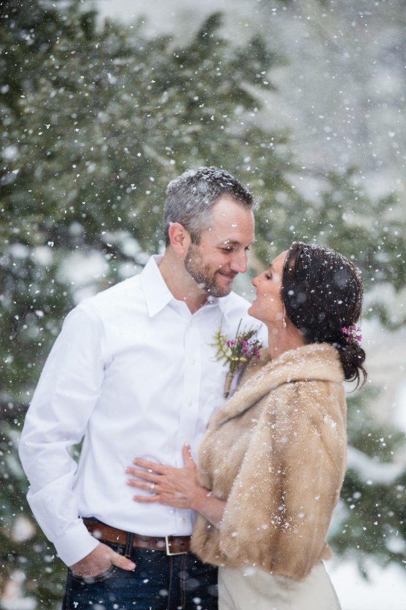 Littleton wedding photographer in Colorado snowy weddings in the mountains