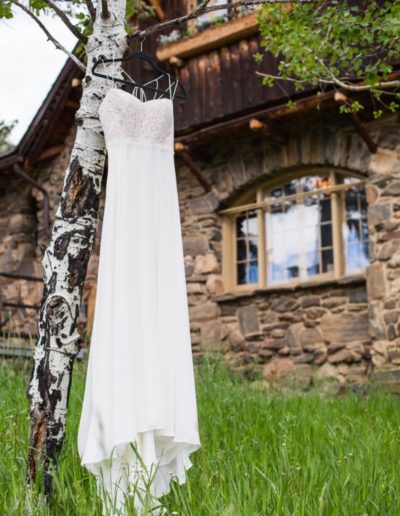 Littleton wedding photographer white dress Colorado mountains photography mountain view foothills aspen Aspen tree Chief Hosa Lodge husband and wife married marriage groom bride love summer