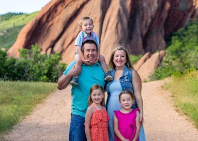 Littleton family photographer in Colorado at Roxborough State park red rocks trail kids children summer