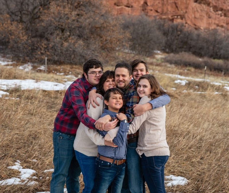 The {S} family of 6 at South Valley Open Space park in the Ken Caryl Valley by local Littleton photographer