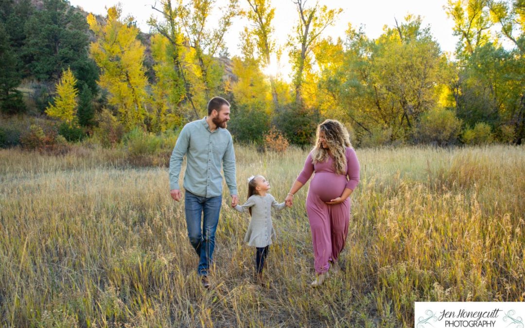 The {M} maternity and family photo session at Lair O’ the Bear park by Littleton photographer