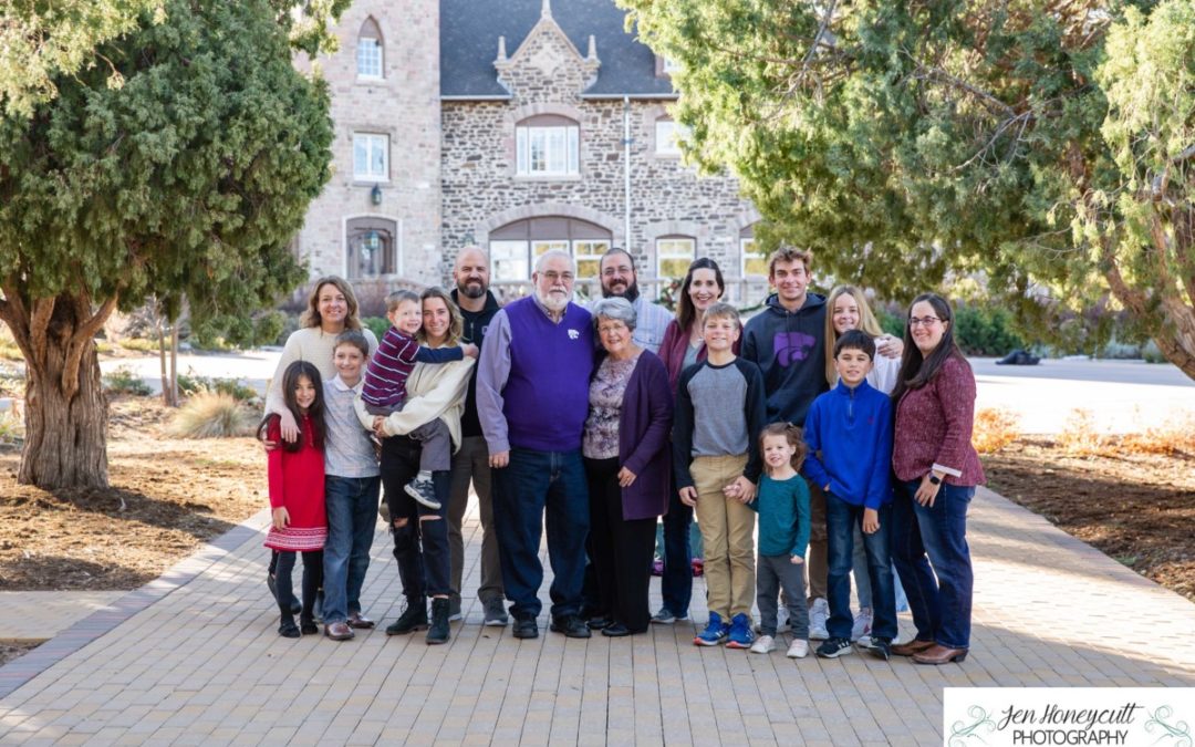 An Extended Family photo session at the Highlands Ranch Mansion by Littleton photographer