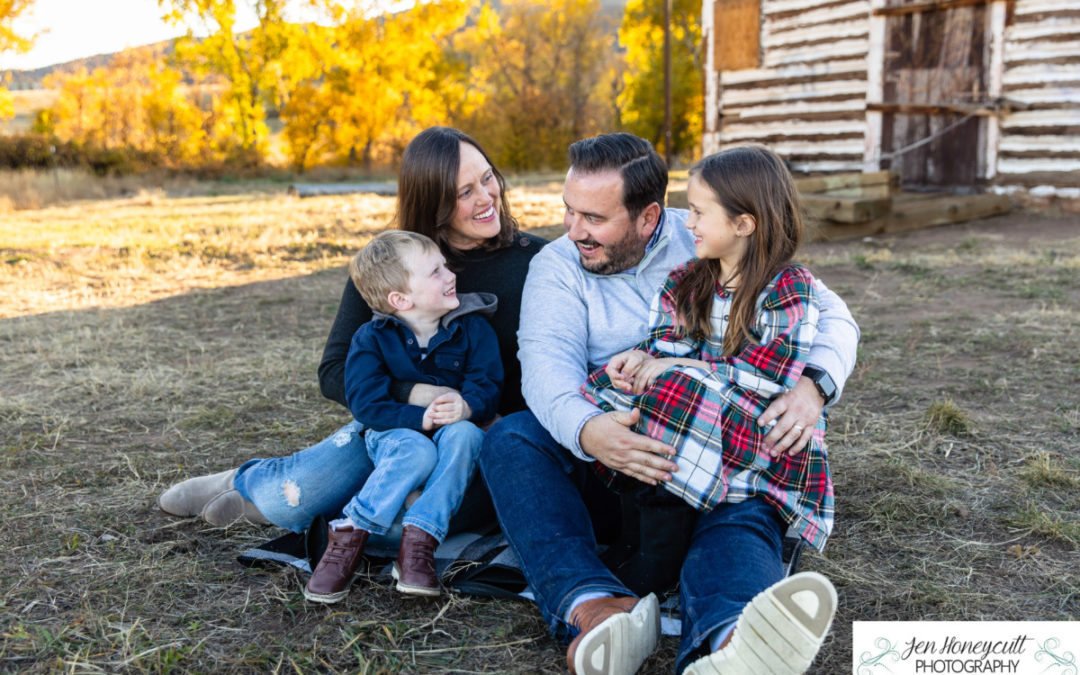 The {M} family of 4 at Hildebrand Ranch park by Littleton photographer